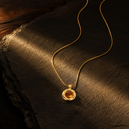 Modern Molten Gold Amber Pendant Necklace GWN -66