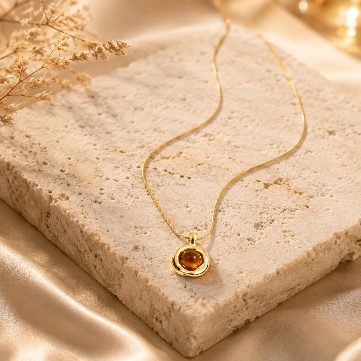 Modern Molten Gold Amber Pendant Necklace GWN -66
